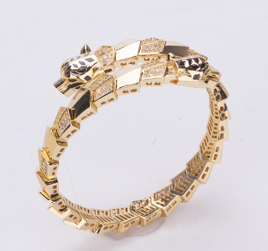 BRAND LOOK HIGHLY FINISHED LUXURY BANGLE