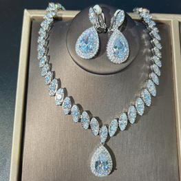 DIAMOND CUT LUXURY QUALITY SET RHODIUM FINISH EXCLUSIVE AND LIMITED EDITION