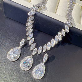 DIAMOND CUT LUXURY QUALITY SET RHODIUM FINISH EXCLUSIVE AND LIMITED EDITION