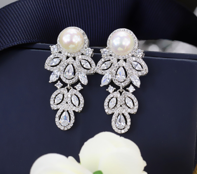 ZIRCON STONES HIGHLY FINISHED RHODIUM PLATED LUXURY EARRINGS