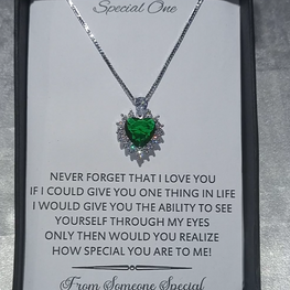 EMERALD TITANIC THEME LUXURY PENDANT WITH CHAIN AND BOX