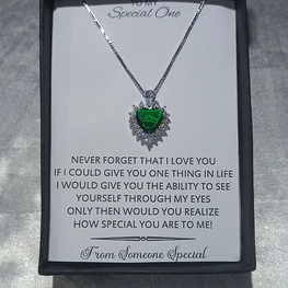 EMERALD TITANIC THEME LUXURY PENDANT WITH CHAIN AND BOX