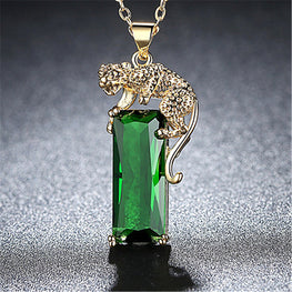 Luxury quality exclusive pendant with chain exclusive free box packaging