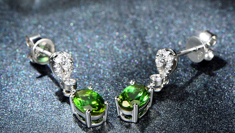 HIGH QUALITY ZIRCON STONE EARRING