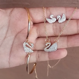 GOLD PLATED ZIRCON PENDANT CHAIN, EARRING AND BRACELET